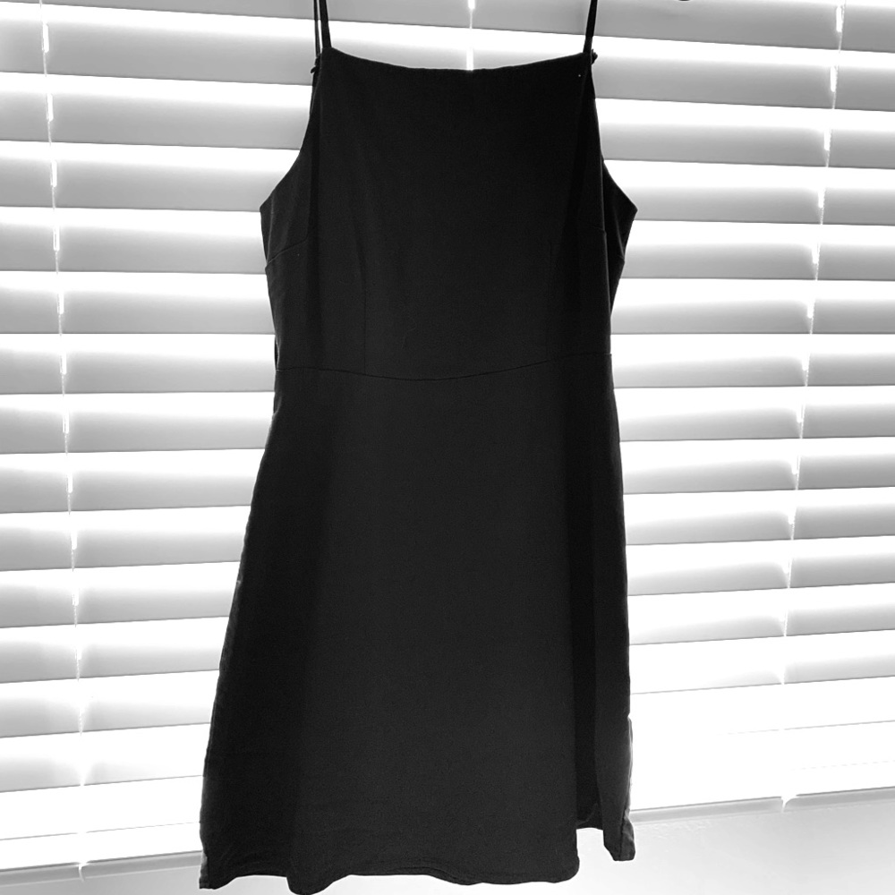 Perfect fitted mini little black dress